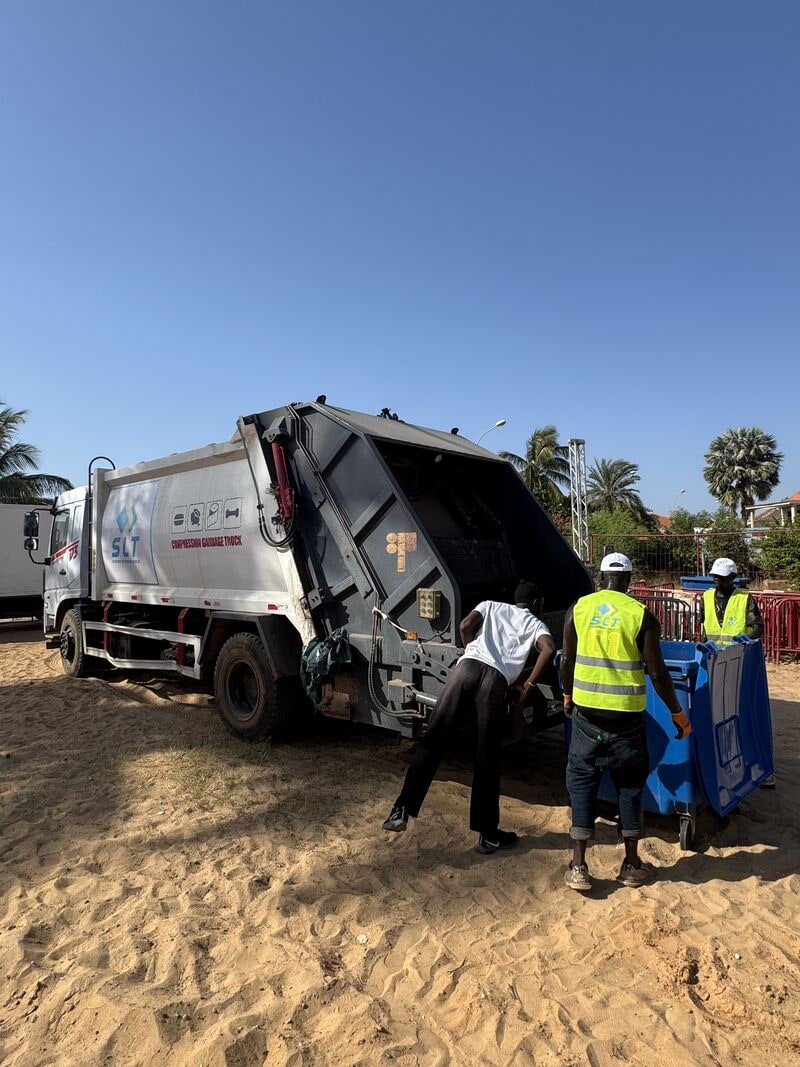 Camion-benne à ordures SLT pour la collecte des déchets urbains